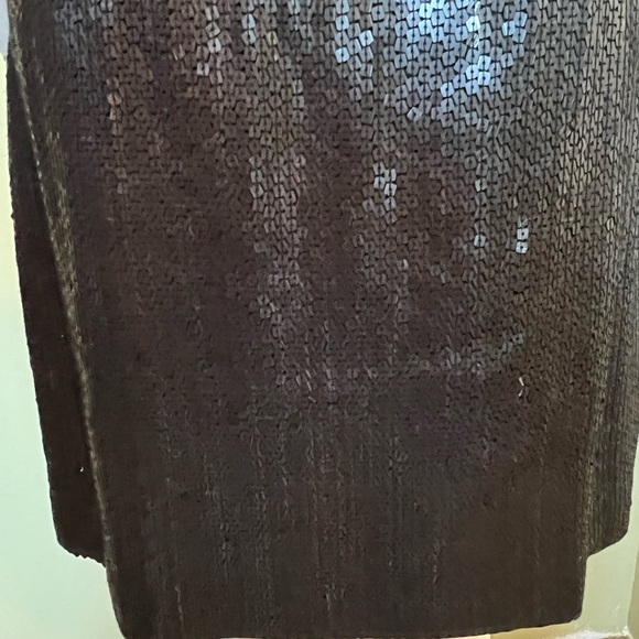 Soft jersey knit dress with sequins bottom - Picture 5 of 7